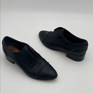 Halogen Black Leather Slip-On Shoes leather women 7.5M casual Y2K office retro